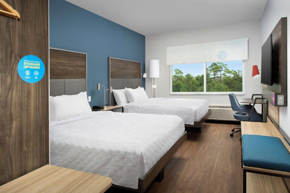 Queen Room with Two Queen Beds - Hearing Access interior